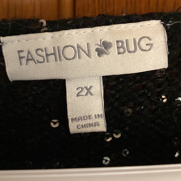 Vintage black Ladies sequins sweater perfect for the holiday season. - Picture 2 of 5